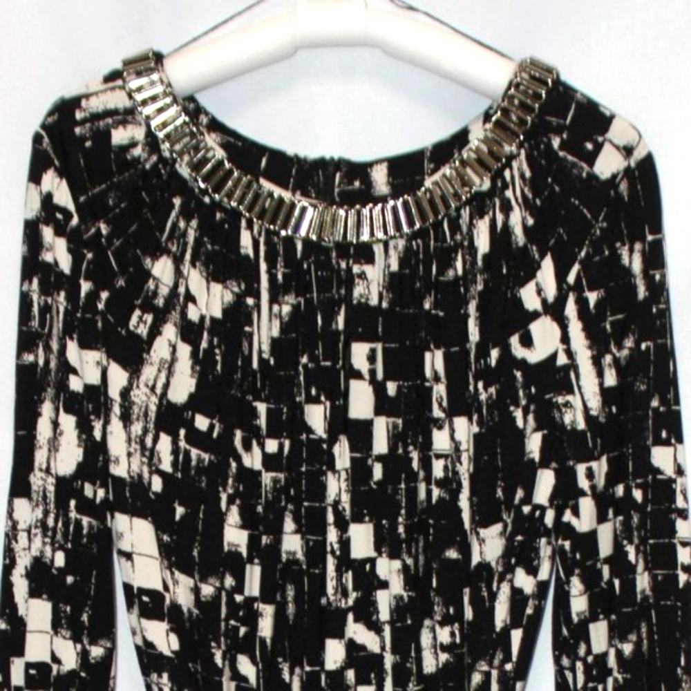 Adrianna Papell Black and white Dress with Silver Link Embellishment - Picture 13 of 13